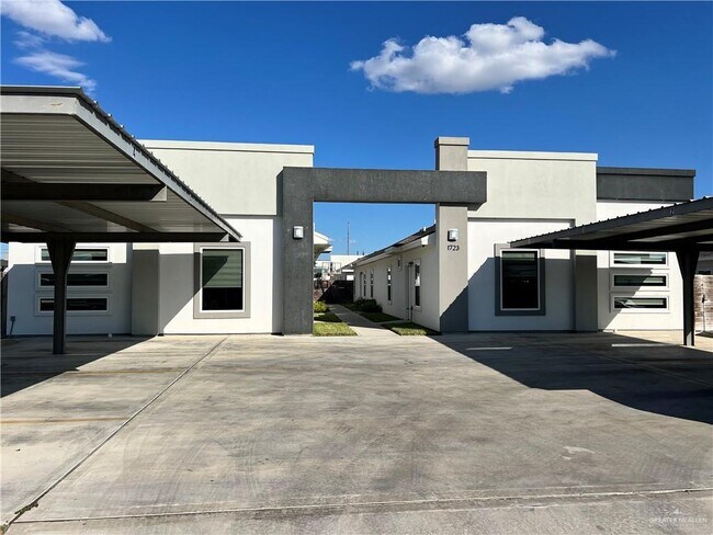 Primary Photo - 22 S Sports Dr