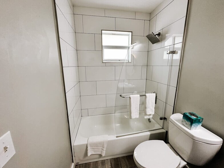 Building Photo - 50 Davie Blvd