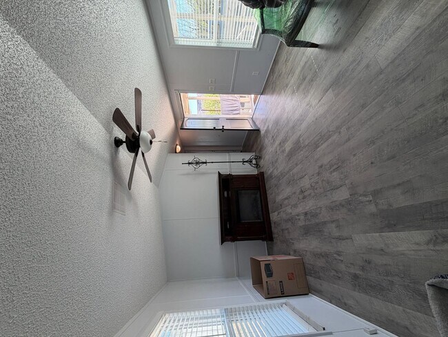 Building Photo - 142 Maryvale Dr