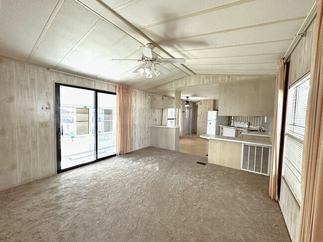 Building Photo - FIRST MONTH RENT FREE! Cute and Quiet 2/2 in N. Ft. Myers