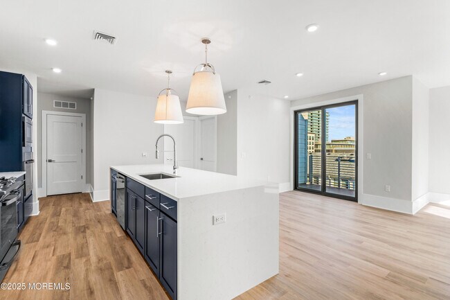 Building Photo - 218 3rd Ave