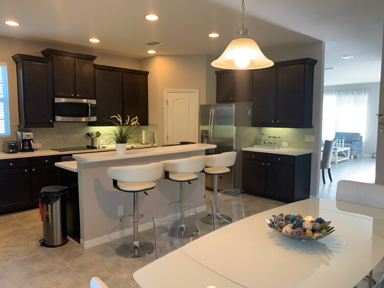 Building Photo - 4845 Maple Park St