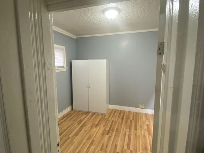 Building Photo - Spacious 2BR/1BA SFH in Benton Park West