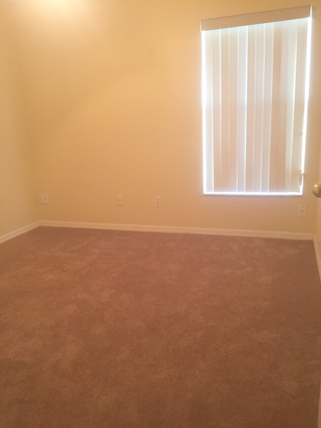 Building Photo - Quaint 3/2 Home Near Waterford Lakes