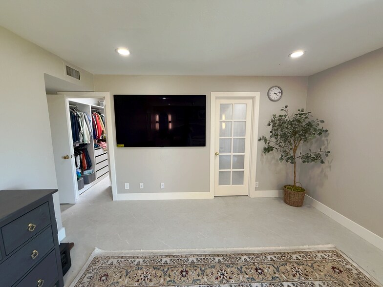 Building Photo - 109 El Porton