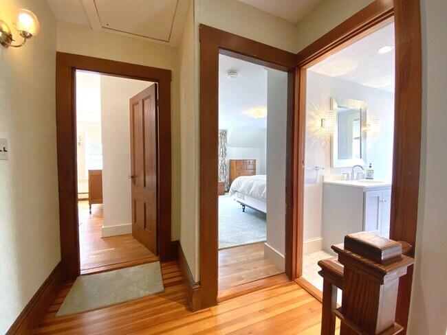 Building Photo - Winter Rental: Hodgkins Cottage
