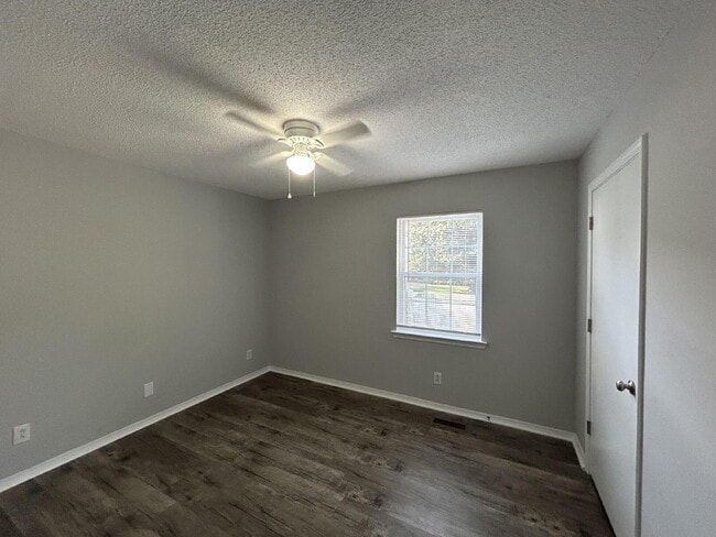 Building Photo - 3 BD 2 BA APARTMENT BY TTU FOR RENT