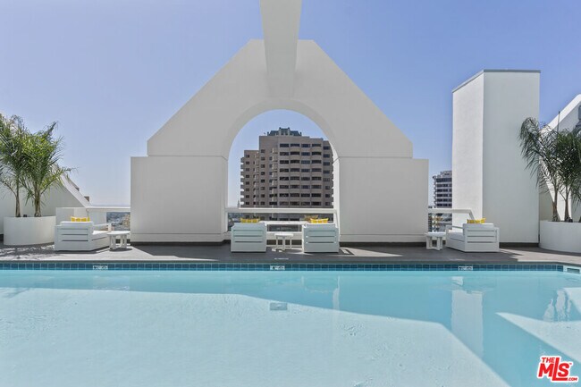 Building Photo - 10520 Wilshire Blvd