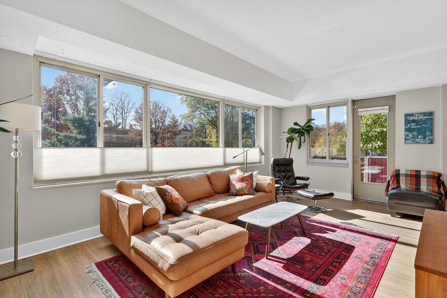 Living Room - 4000 Tunlaw Rd NW