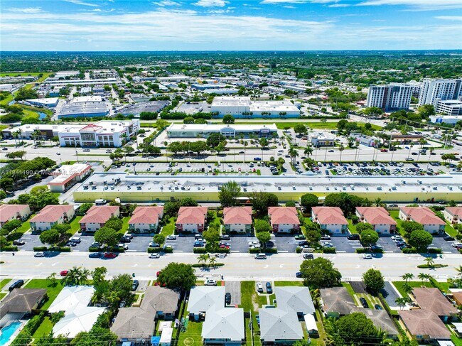 Building Photo - 18712 SW 100th Ave