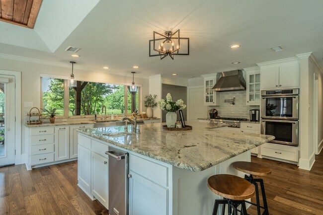 Building Photo - 11501 Custer Trail