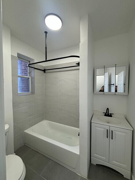 376 Park Ave 21 - 369 Park Ave