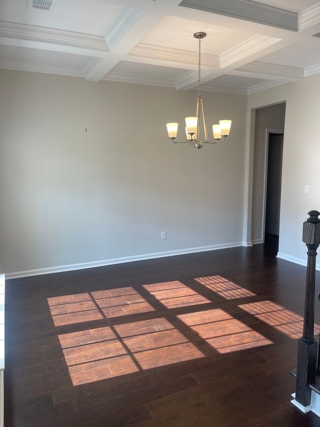 Building Photo - Stunning well kept 4 bed/ 3 bath home!