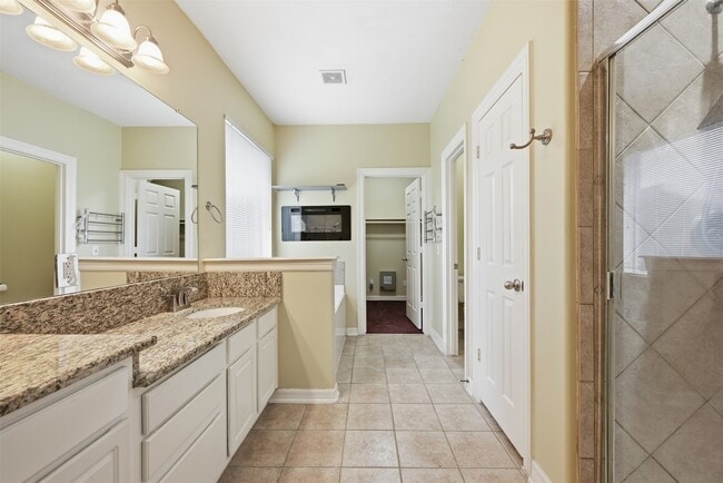 Building Photo - 25203 Oak Villa Dr