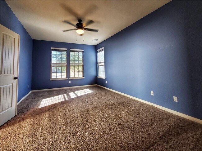 Building Photo - 405 S Brook Dr