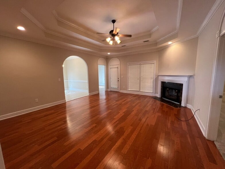 Building Photo - 714 Berry Ln