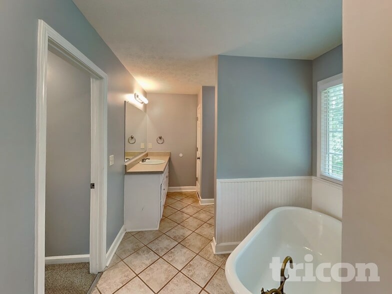 Building Photo - 411 Stewart Dr