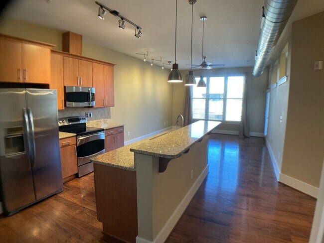 Building Photo - Upscale Condo in Popular Davis Park!