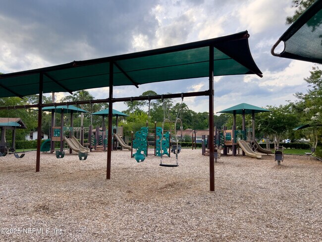 Building Photo - 1704 Tall Tree Dr E