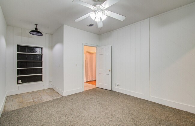 Building Photo - 5419 Gulfton St