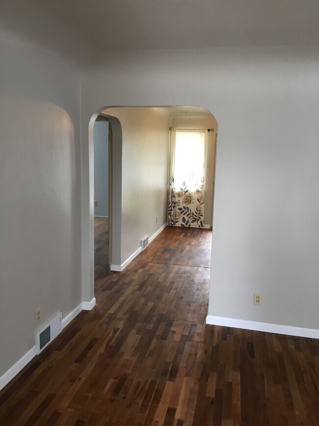 Main floor hallway - 30 N Franklin Ave