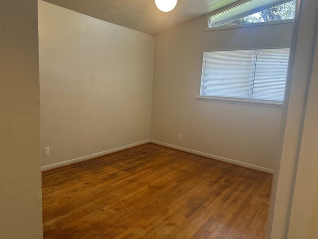 Building Photo - 319 Chestnut St