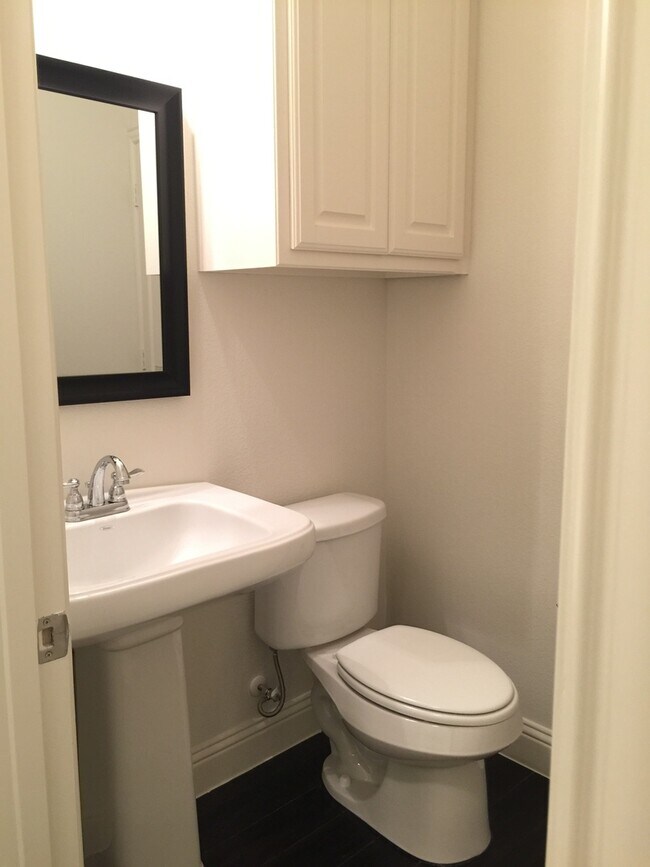 Building Photo - GORGEOUS 3 BEDROOM TOWNHOUSE LOCATED IN VILLAS AT STONEGATE IN MCKINNEY!