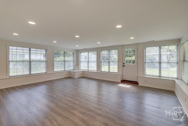 Building Photo - 625 Stuart St