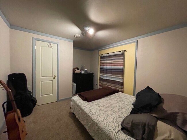 Building Photo - Charming 3 Bed 3 Bath Home - Available Aug...