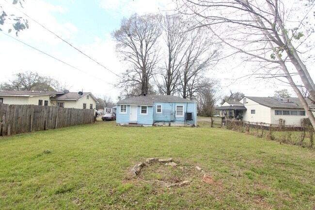 Building Photo - New On The Market! Fresh New Updates!! Bet...