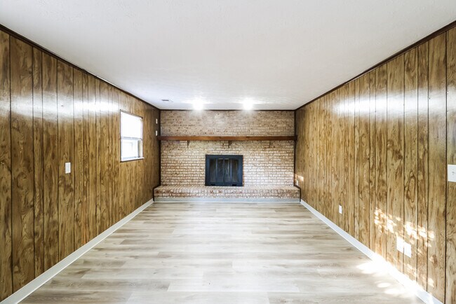 Building Photo - Spacious 4-bedroom Home in Fairfield, OH