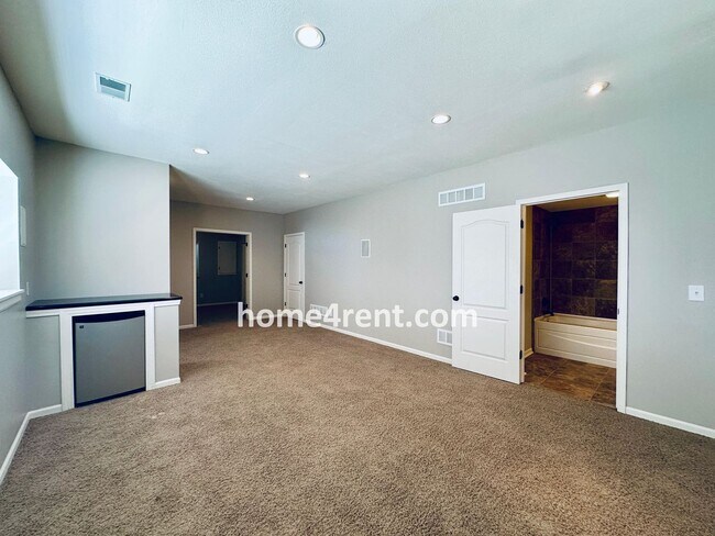 Building Photo - Gorgeous Olathe, 5 BR Home w/ Wood floors,...