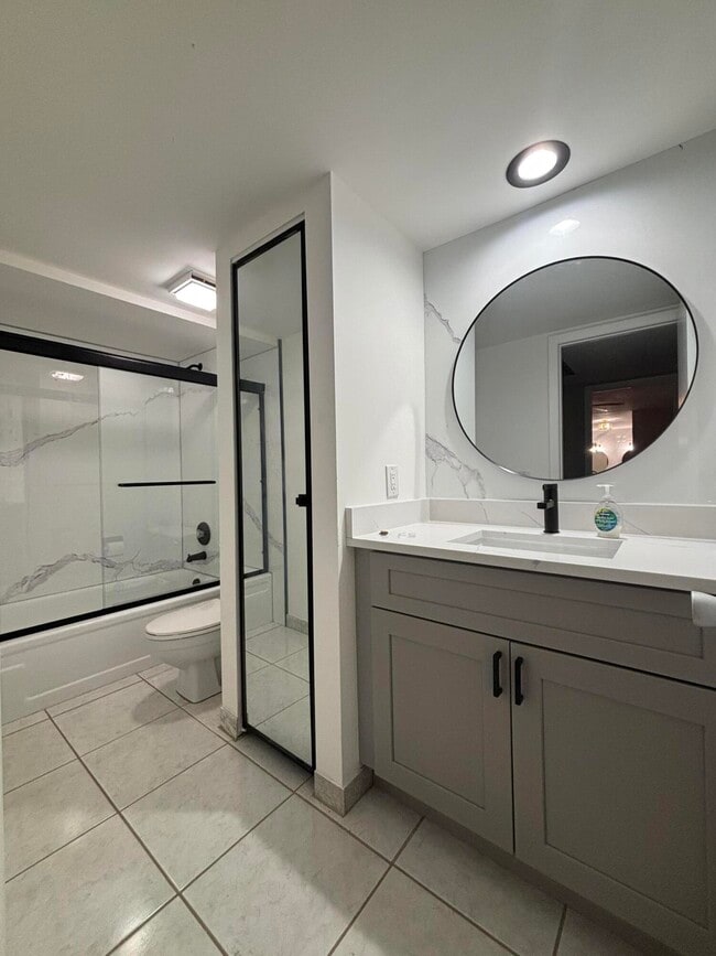 Building Photo - 1705 17th Ln