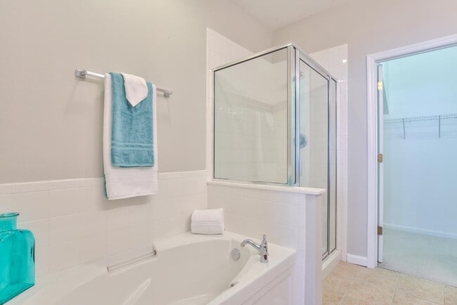 Building Photo - 4150 Four Oaks Blvd