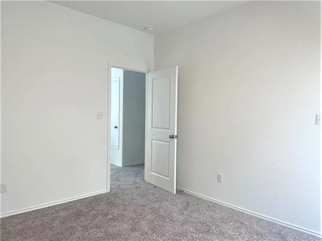 Building Photo - 1424 Linwood St
