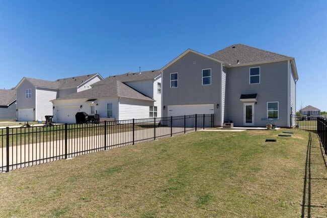 Building Photo - 6321 Town Ln