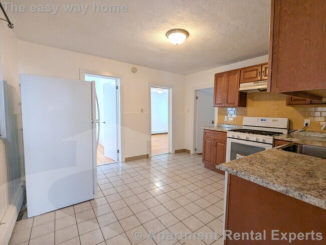 Building Photo - 322 Lowell St