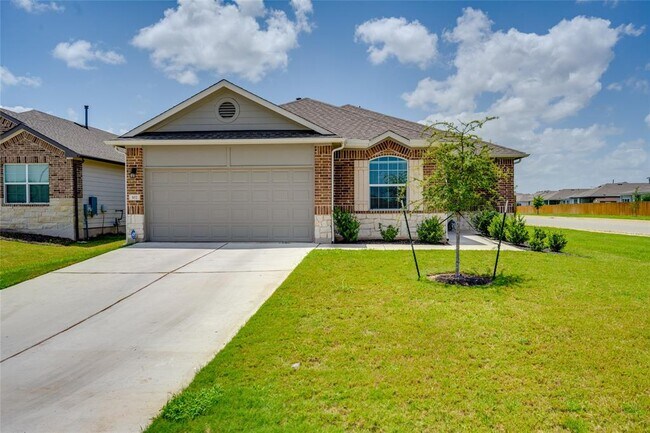 Building Photo - 102 Rainmaker Cv