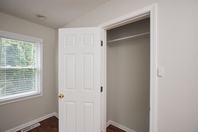 Building Photo - Super cute East Atlanta home with secluded...