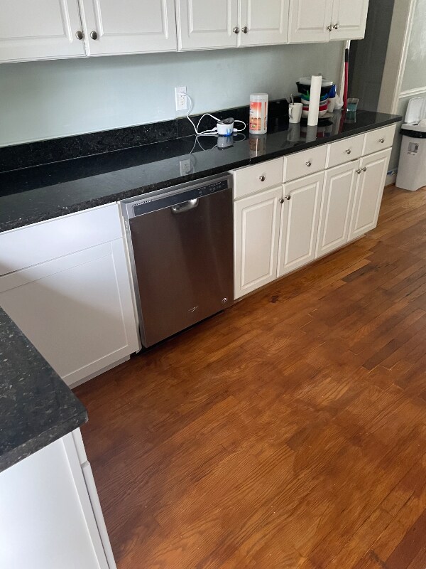 Building Photo - 3407 River Dr