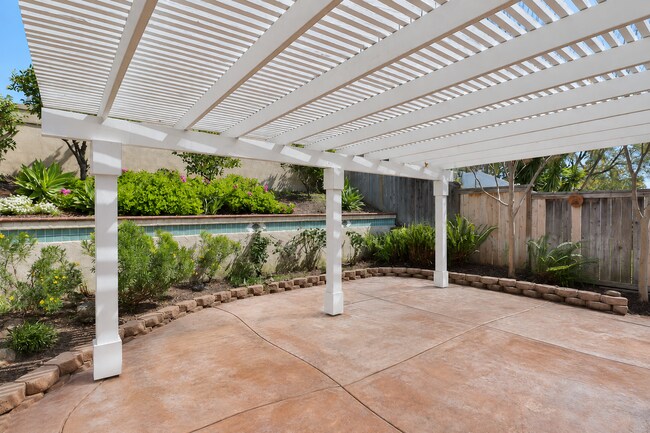 Building Photo - 18976 Singingwood Cir