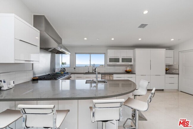 Building Photo - 28405 Via Acero