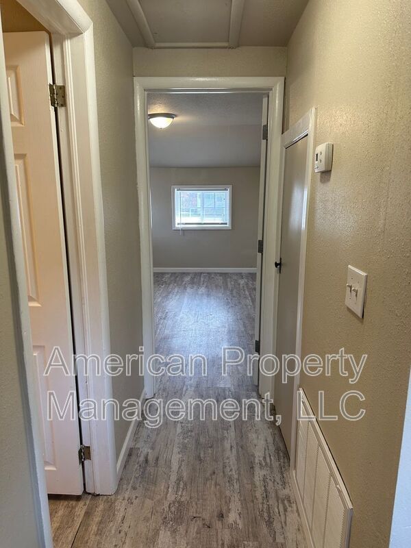 Building Photo - 3605 1/2 E 16th St-