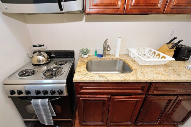 Building Photo - 485 9th Ave