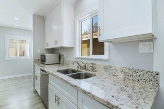 Building Photo - Ellis Street Duplex