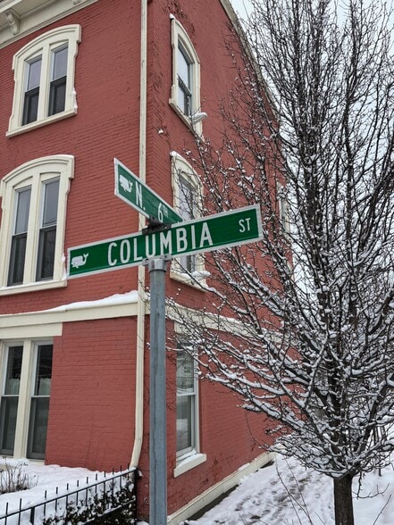 Building Photo - 552 Columbia St