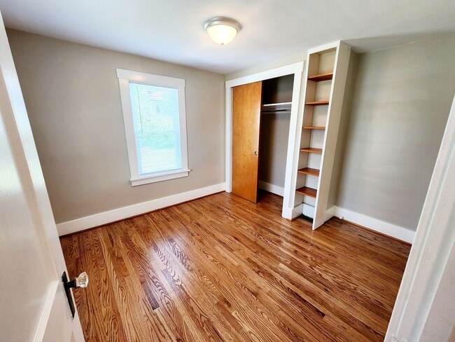 Building Photo - 3 Bed/2 Bath House Located in Suncrest Lawncare included - Available NOW