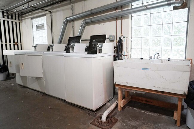Interior Photo - Clifton 3025