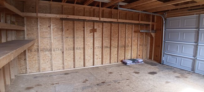 Building Photo - Christiansburg, 3 BR / 2 BA, Available Now