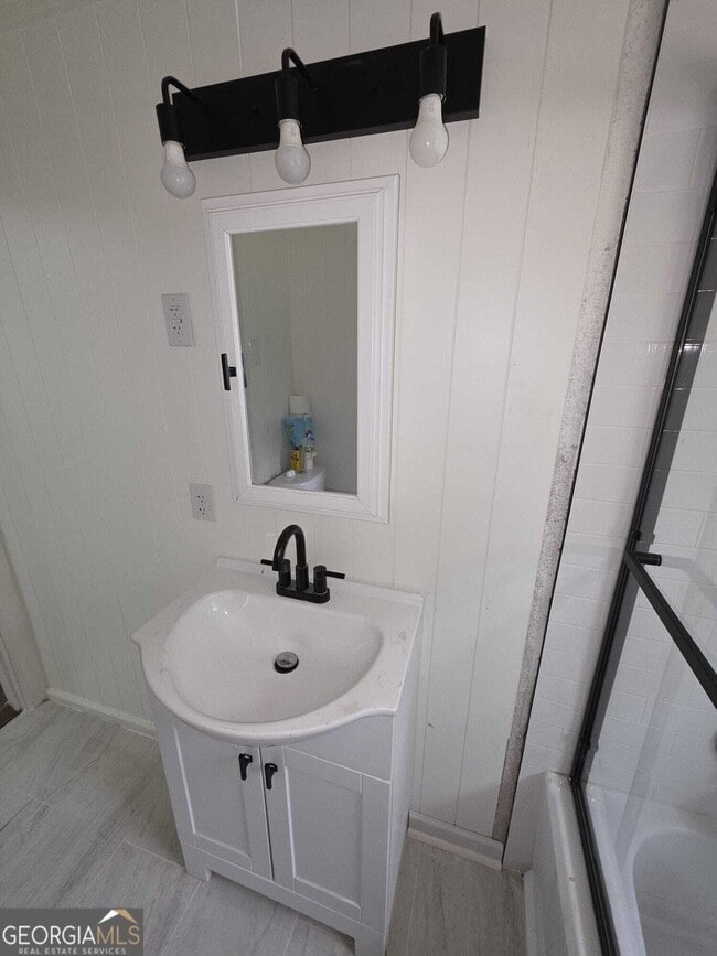 Building Photo - 15 Dixie Dr